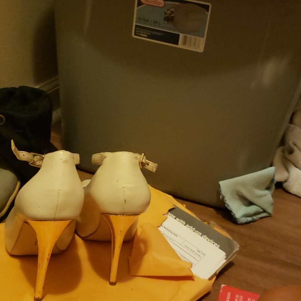 Shoes - Picture 3 of 4